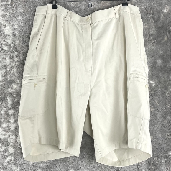 LL Bean Plus Sz 20 Original Fit Flat Front Cargo Shorts Ivory Button Zip Casual - Picture 1 of 11